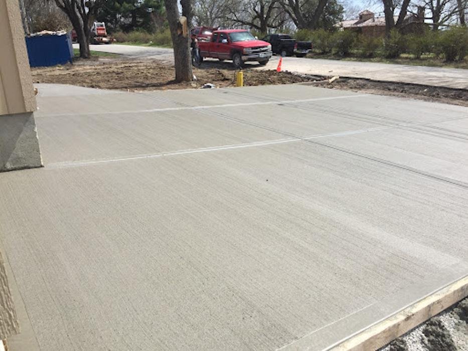 Commercial concrete pad being installed in Kansas City